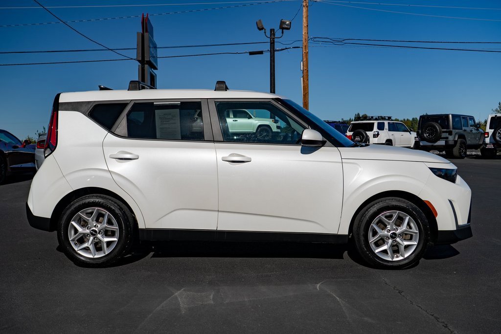 Used 2023 Kia Soul LX w/ LX Technology Package image 8