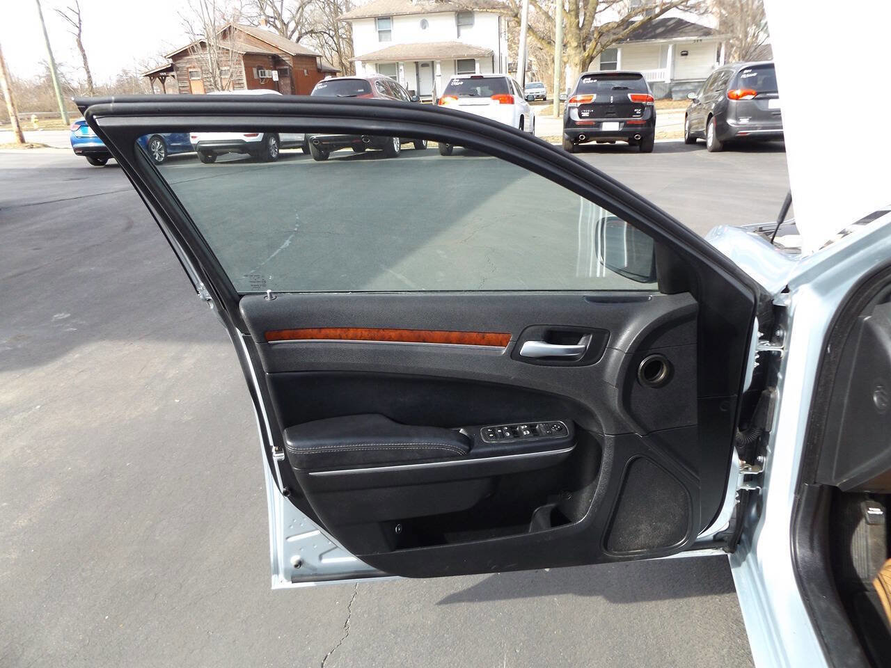 Used 2013 Chrysler 300 w/ Driver Convenience Group image 18