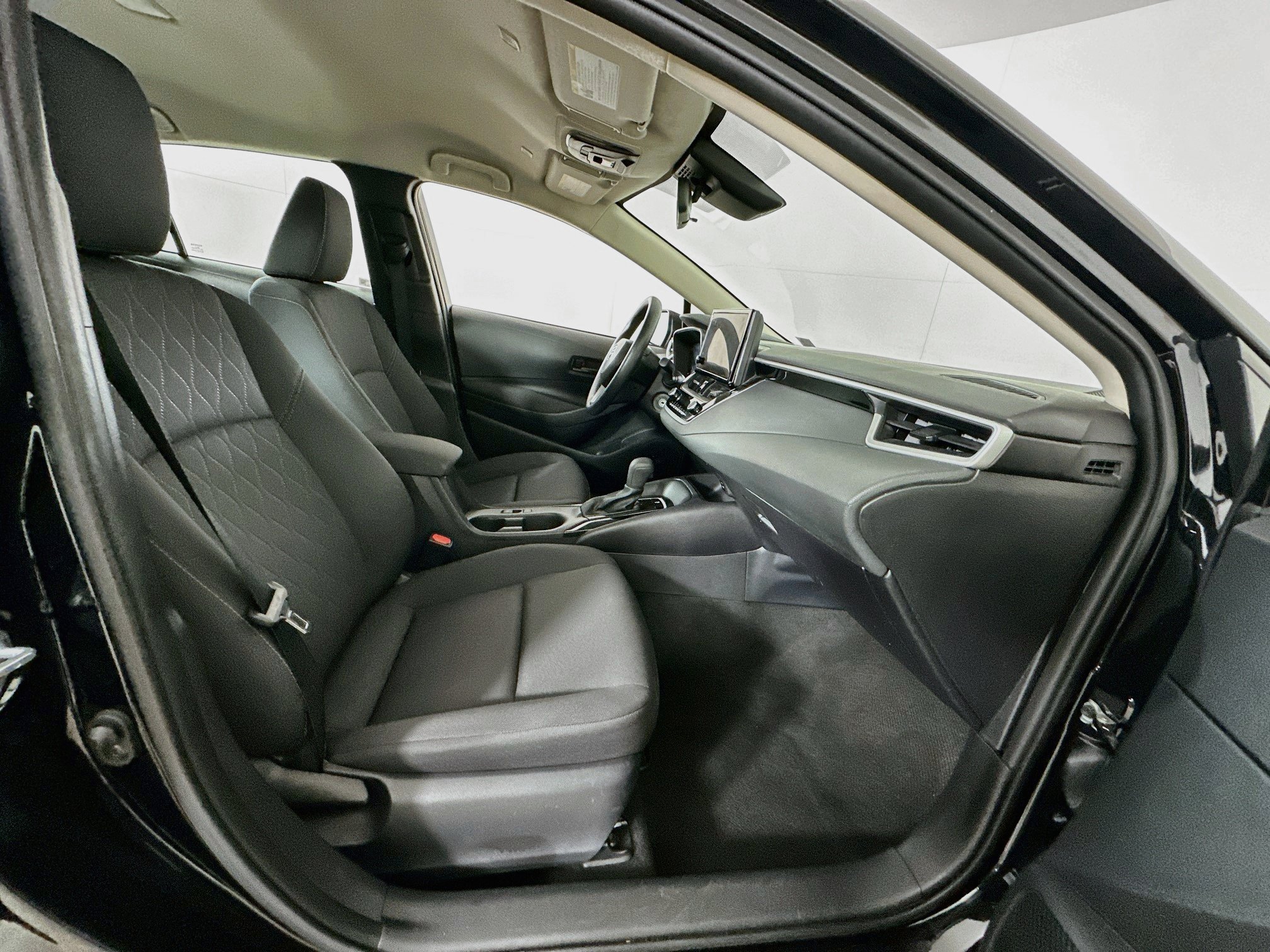 Used 2025 Toyota Corolla LE FWD image 29