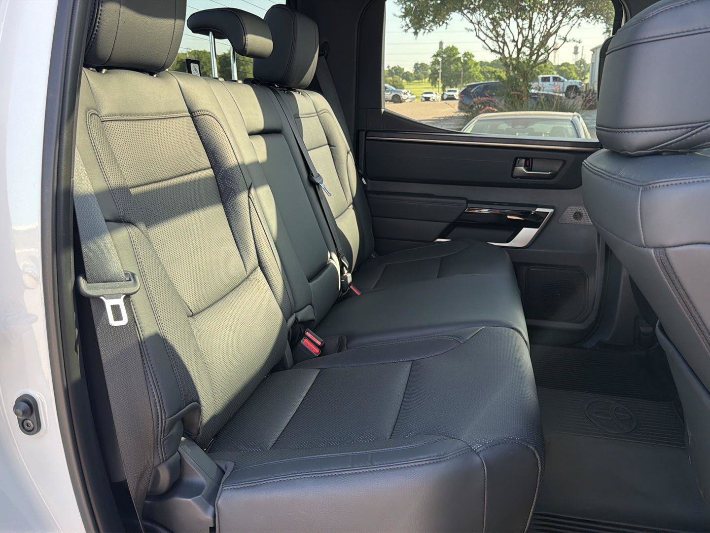 Used 2025 Toyota Tundra Limited AWD/4WD image 17