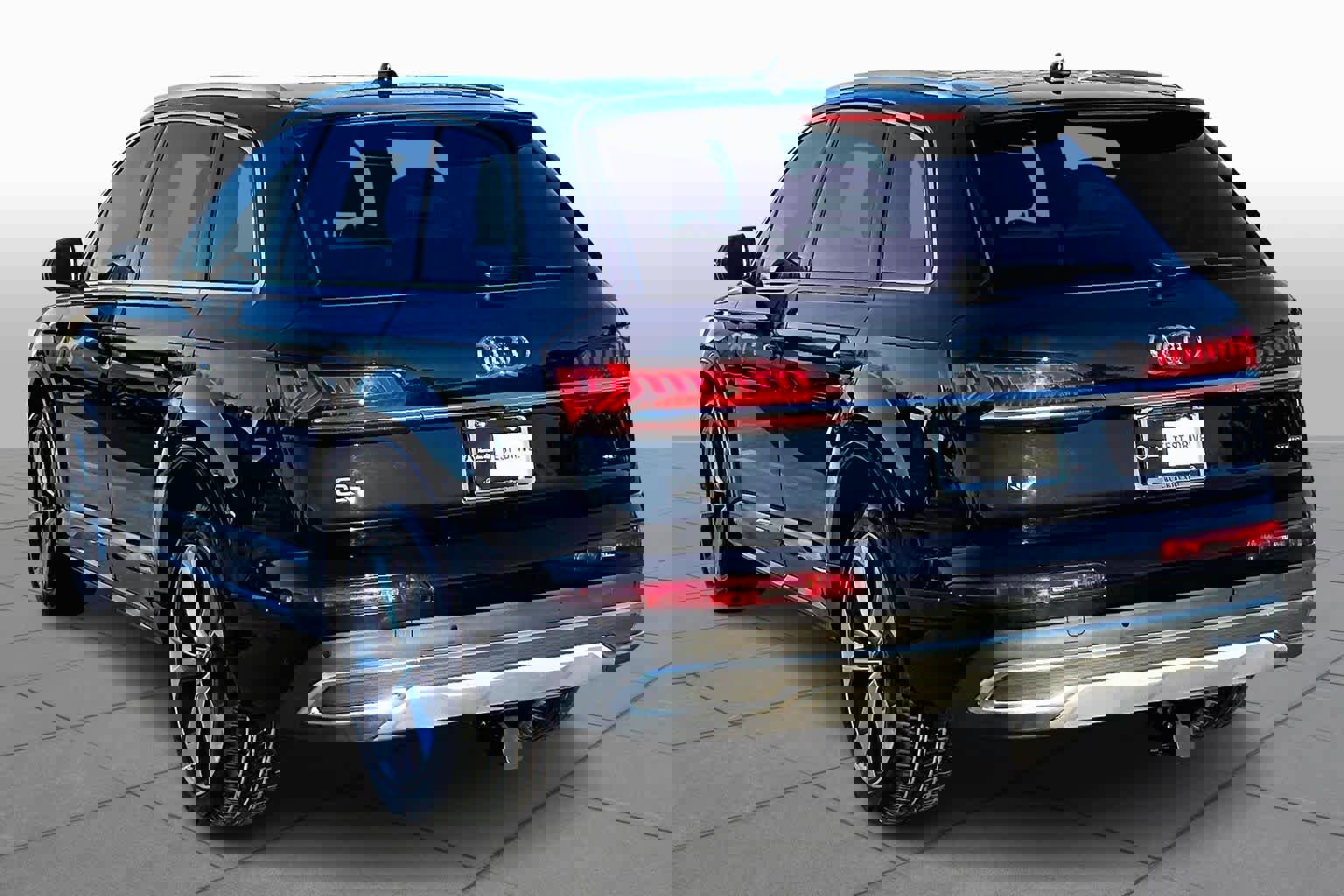 Used 2022 Audi Q7 Premium Plus image 12