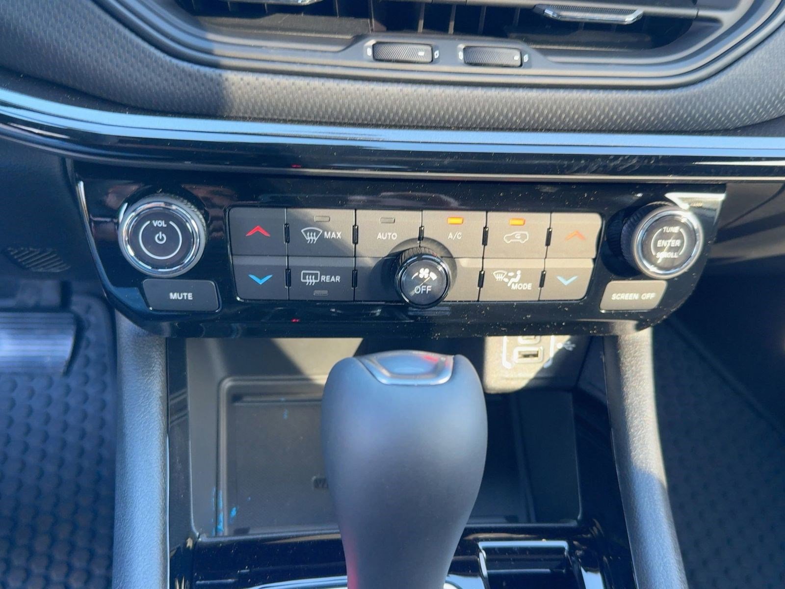 New 2026 Jeep Compass Latitude image 24