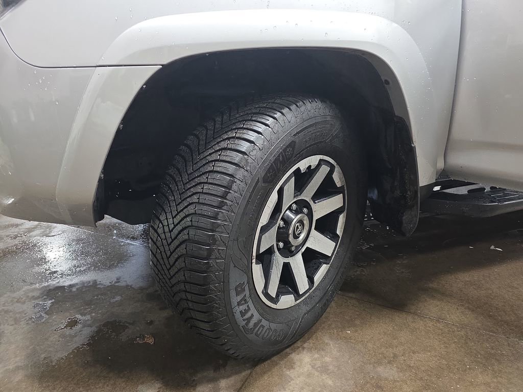 Used 2022 Toyota 4Runner TRD Off-Road Premium image 32