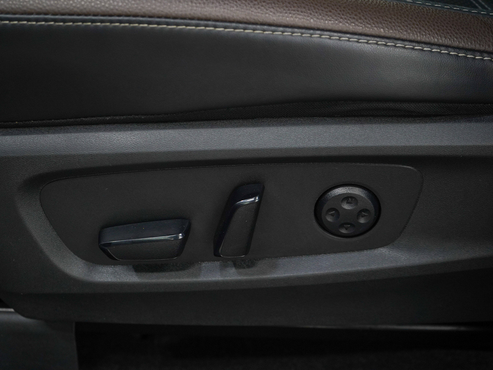 Used 2024 Nissan Pathfinder Platinum AWD/4WD image 29