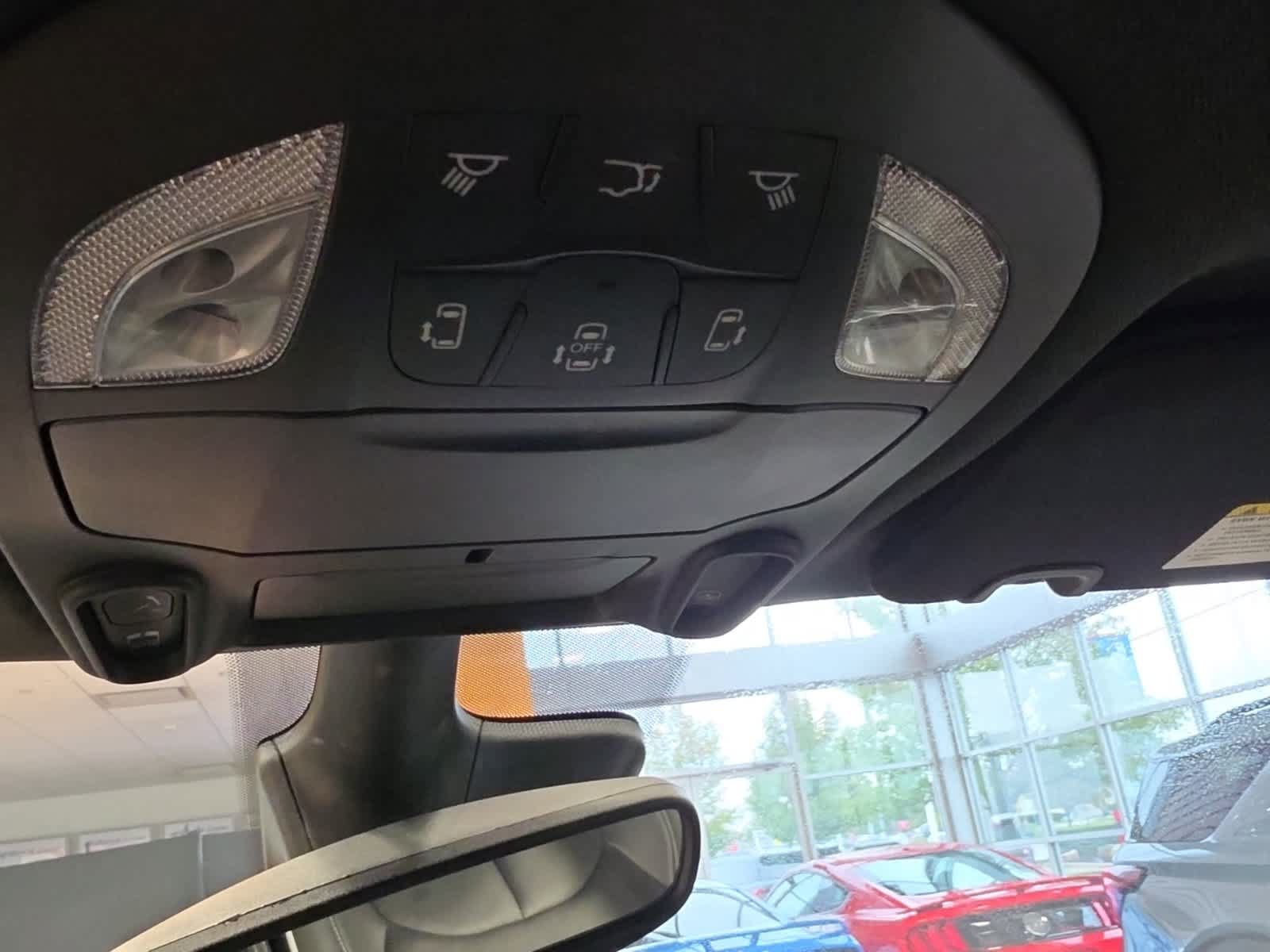 Used 2026 Chrysler Pacifica Limited FWD image 25
