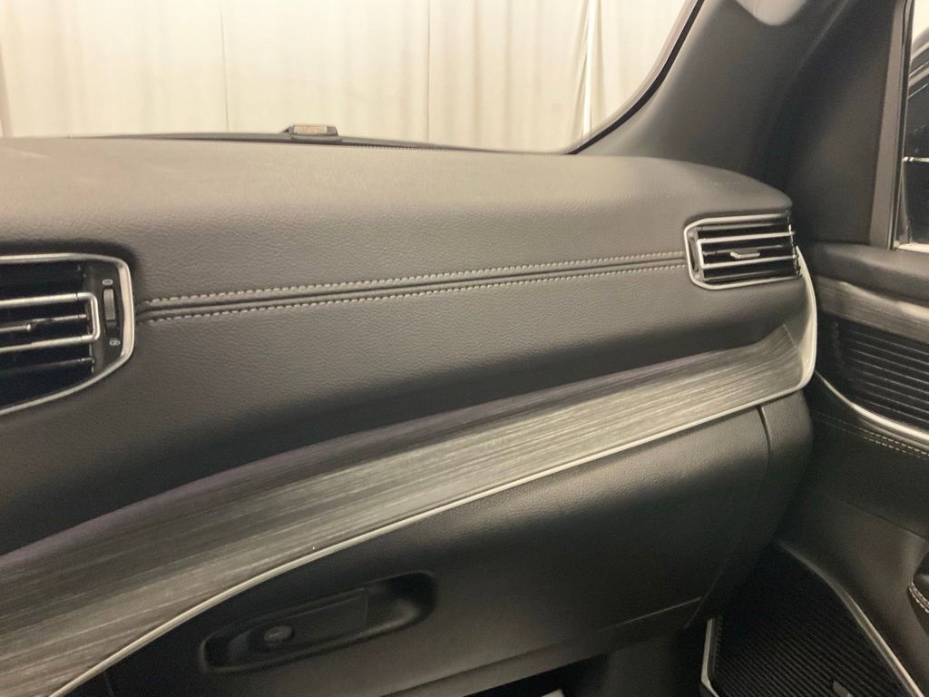 Used 2023 Jeep Wagoneer L Series III w/ Premium Group I image 30