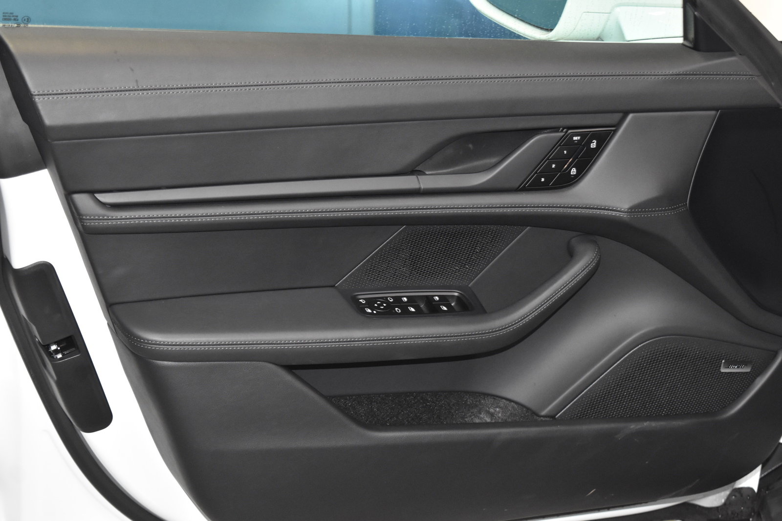 New 2024 Porsche Taycan 4S image 6