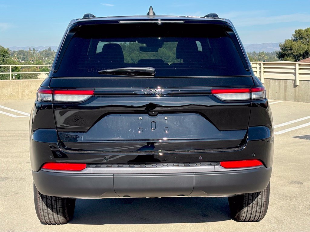 New 2027 Jeep Grand Cherokee 4WD image 4