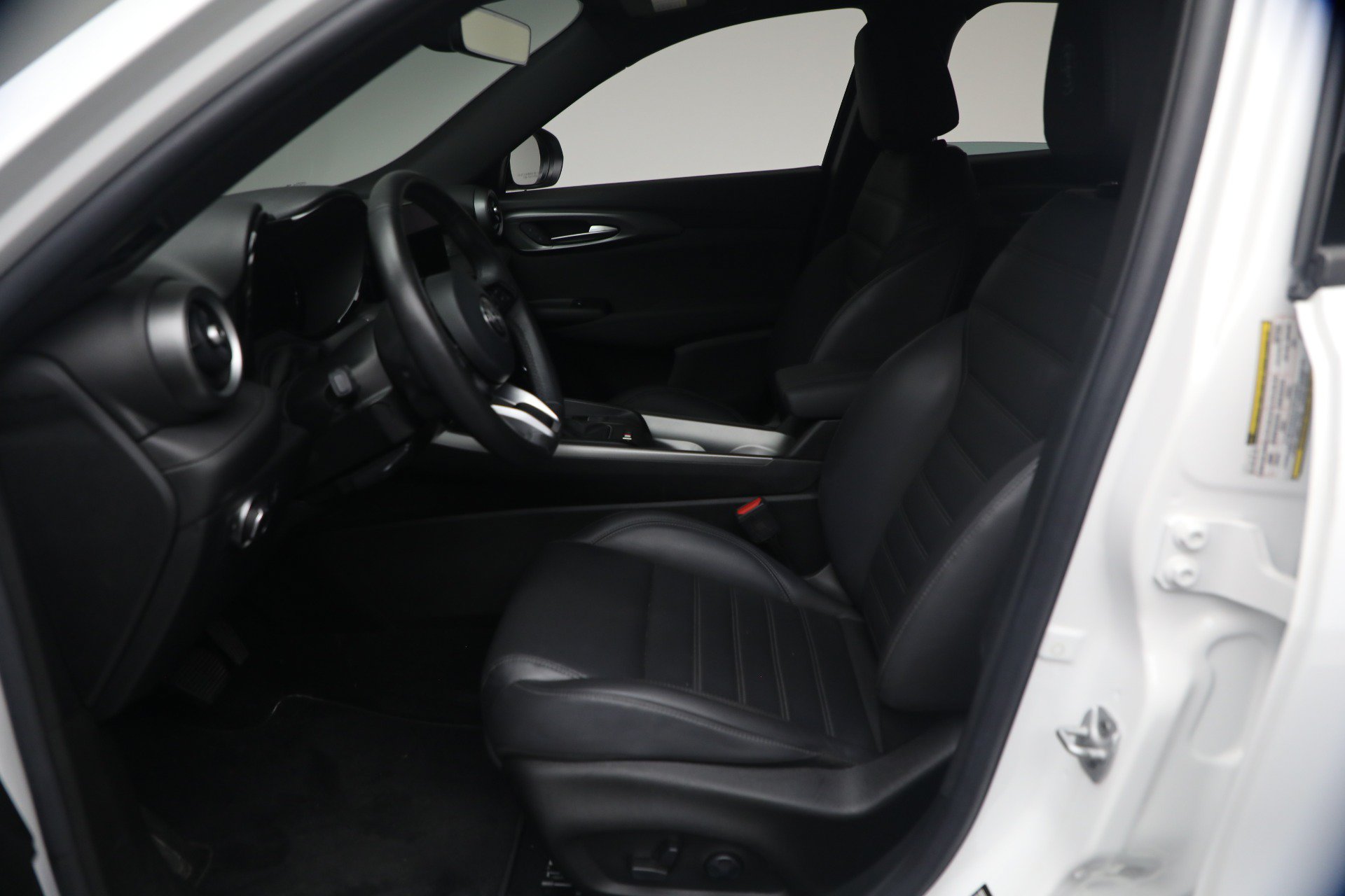 Used 2024 Alfa Romeo Tonale Ti w/ Premium Interior Package AWD/4WD image 14