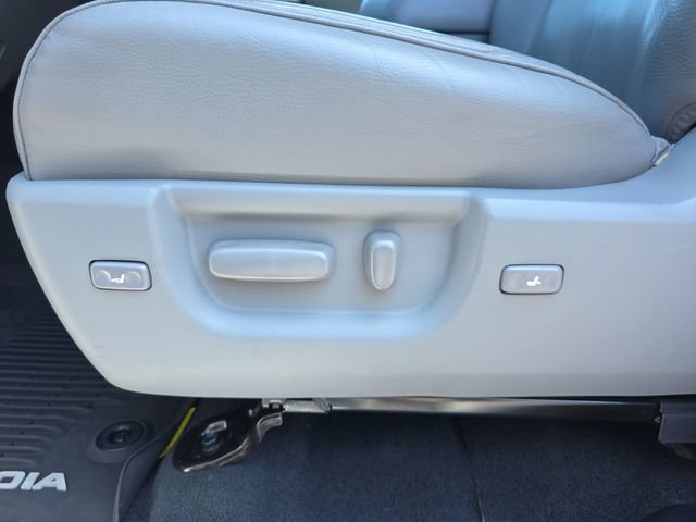 Used 2021 Toyota Sequoia Platinum AWD/4WD image 11