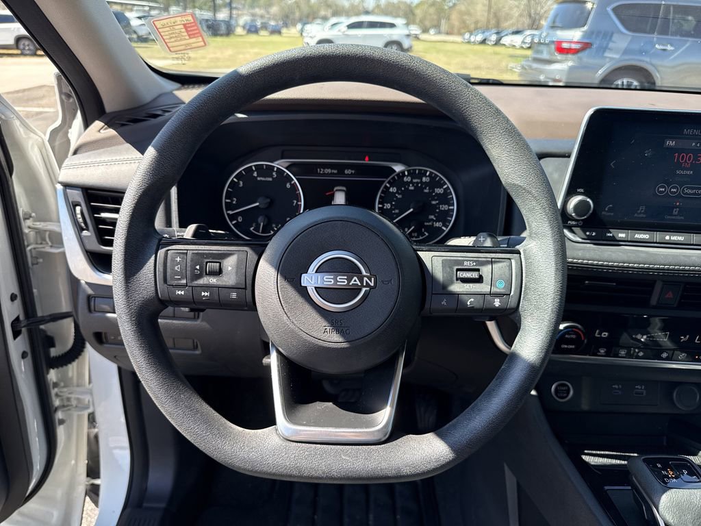 Used 2023 Nissan Rogue SV image 11