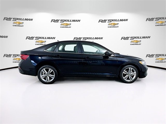 Used 2024 Volkswagen Jetta SE image 8