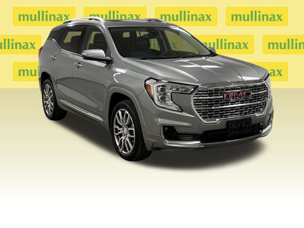 Used 2023 GMC Terrain Denali image 2