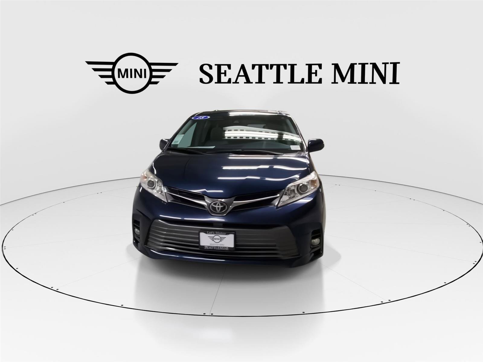 Used 2018 Toyota Sienna XLE image 4