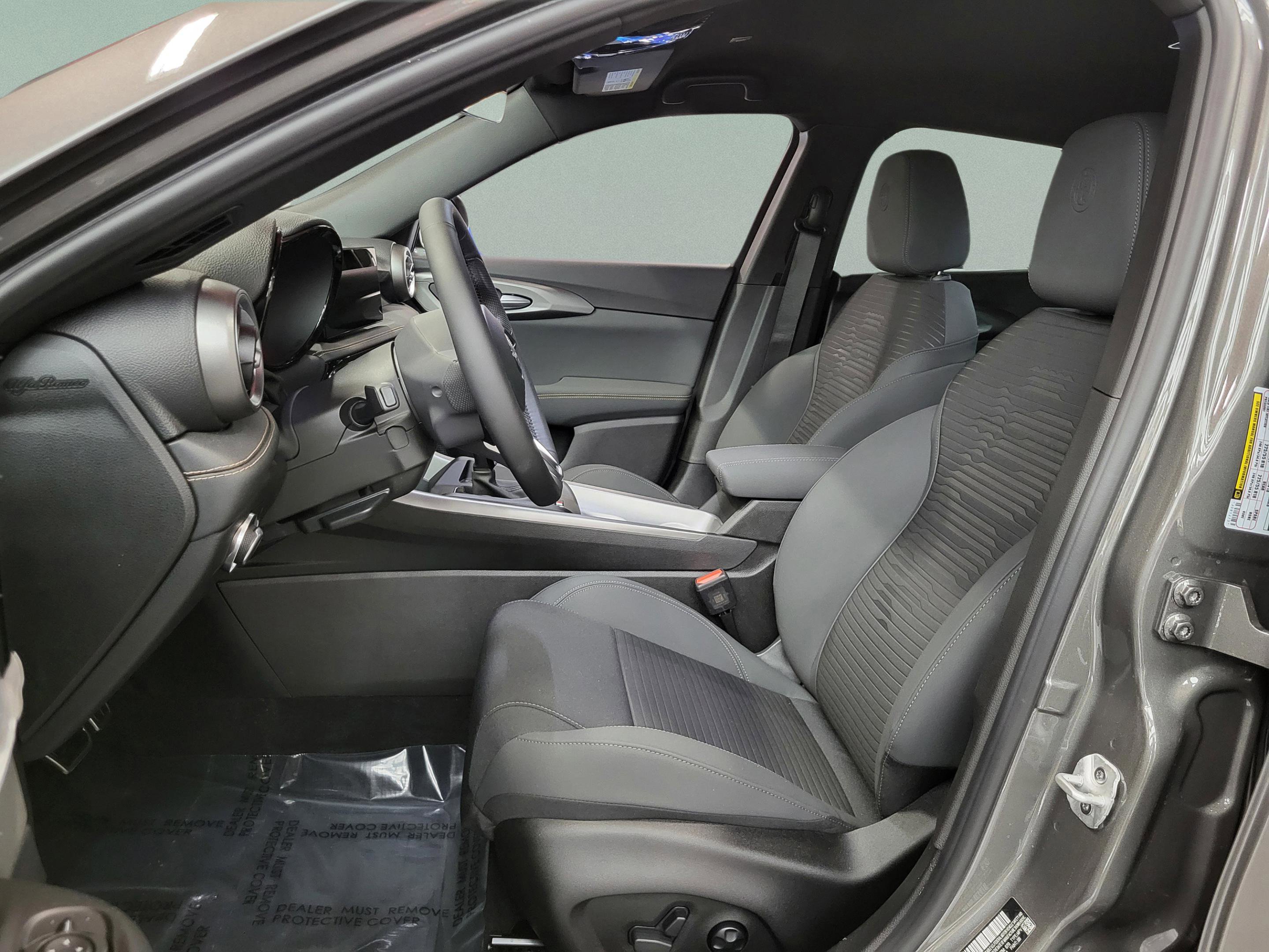 New 2025 Alfa Romeo Tonale w/ Premium Package image 28