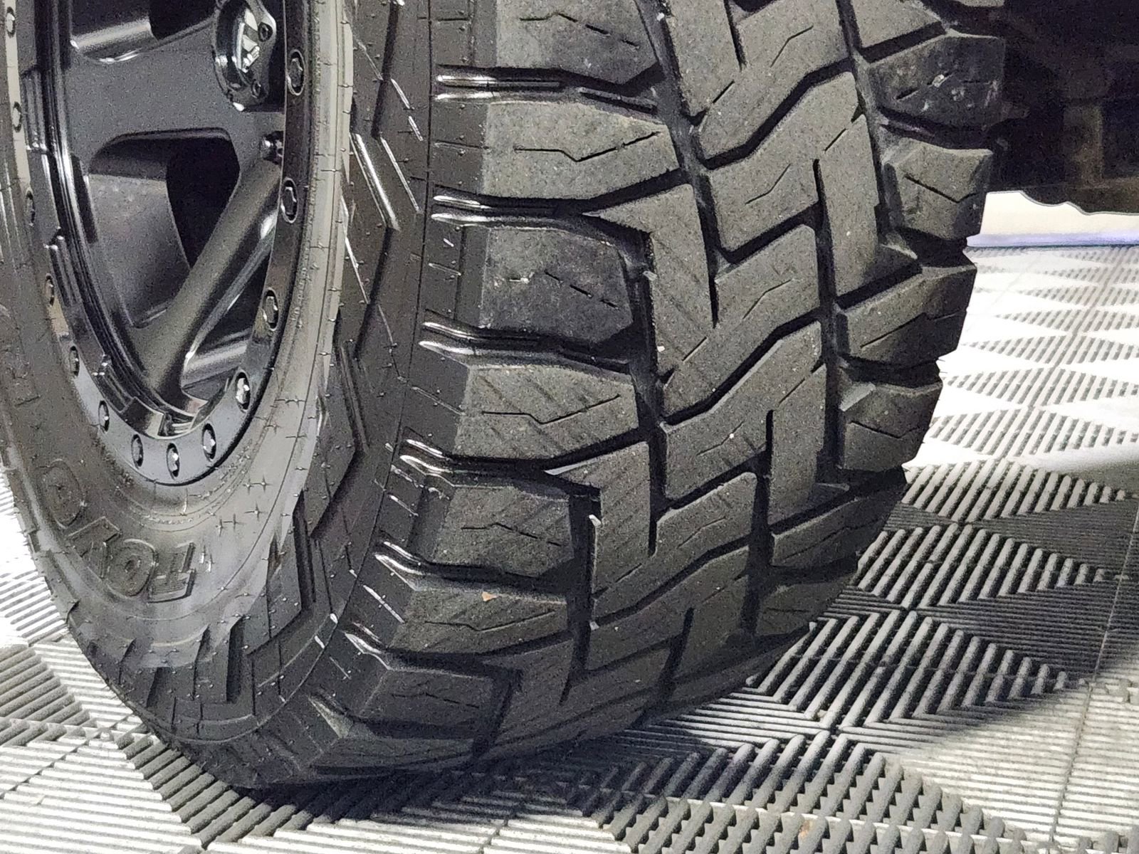 Used 2020 Jeep Gladiator Overland w/ Dual Top Group image 13