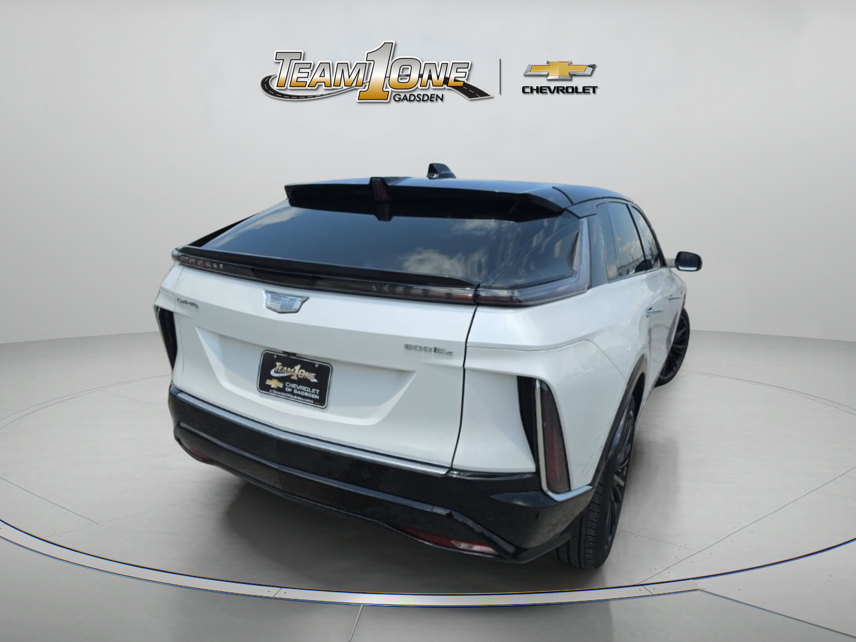 Used 2025 Cadillac Lyriq Luxury w/ LPO, Floor Liner Package AWD/4WD image 8