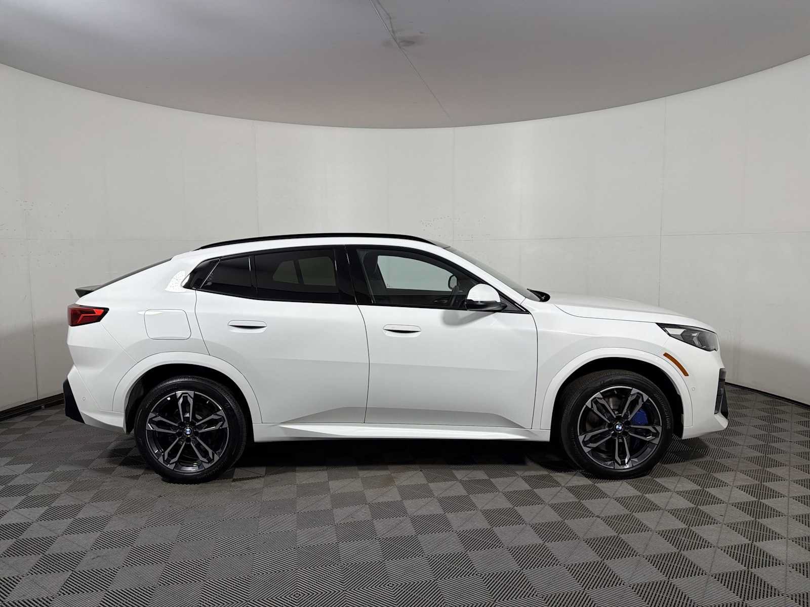 Used 2026 BMW X2 xDrive28i w/ M Sport Package AWD/4WD image 7