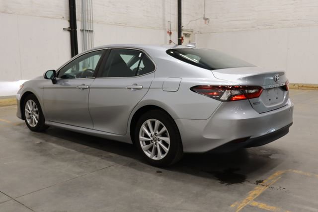 Used 2022 Toyota Camry LE image 3