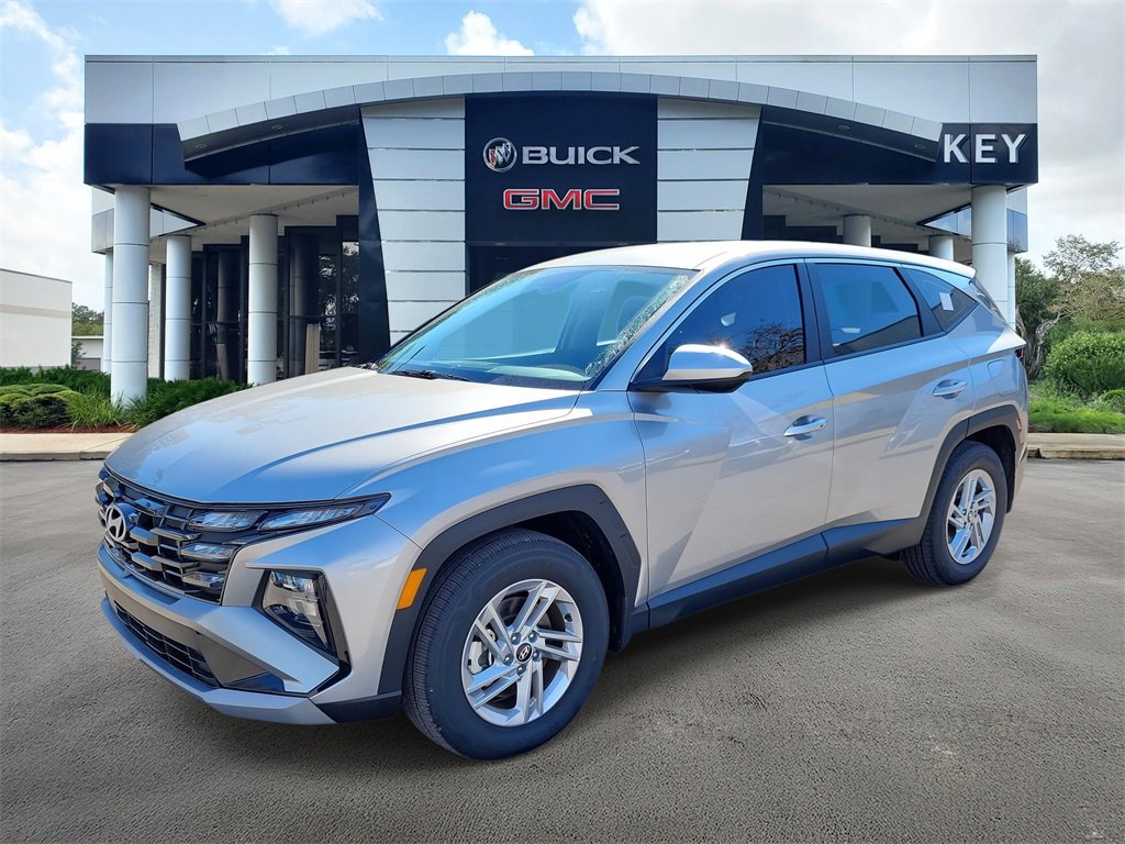 Used 2025 Hyundai Tucson SE image 2