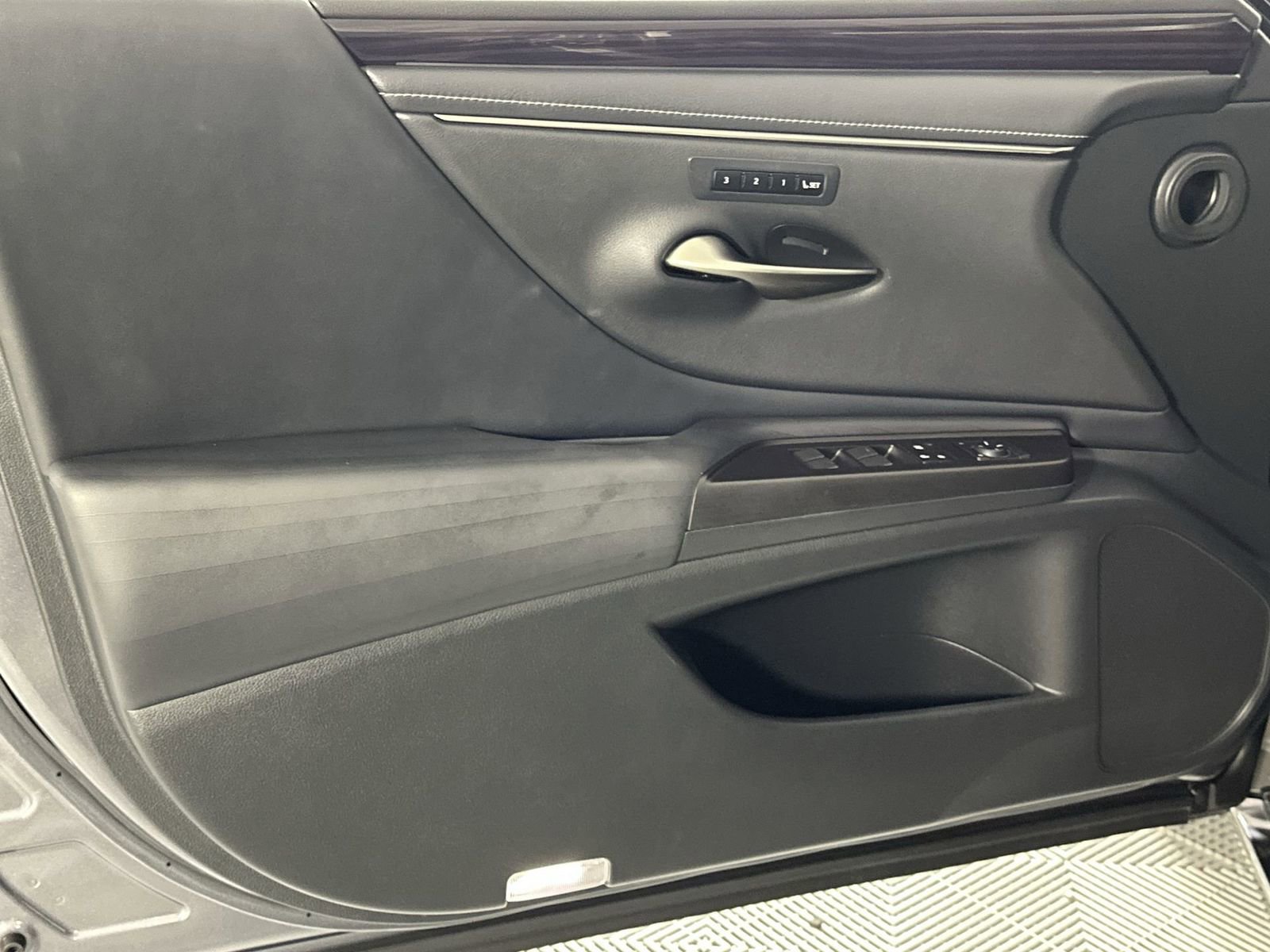 Used 2019 Lexus ES 350 w/ Accessory Package 2 FWD image 29