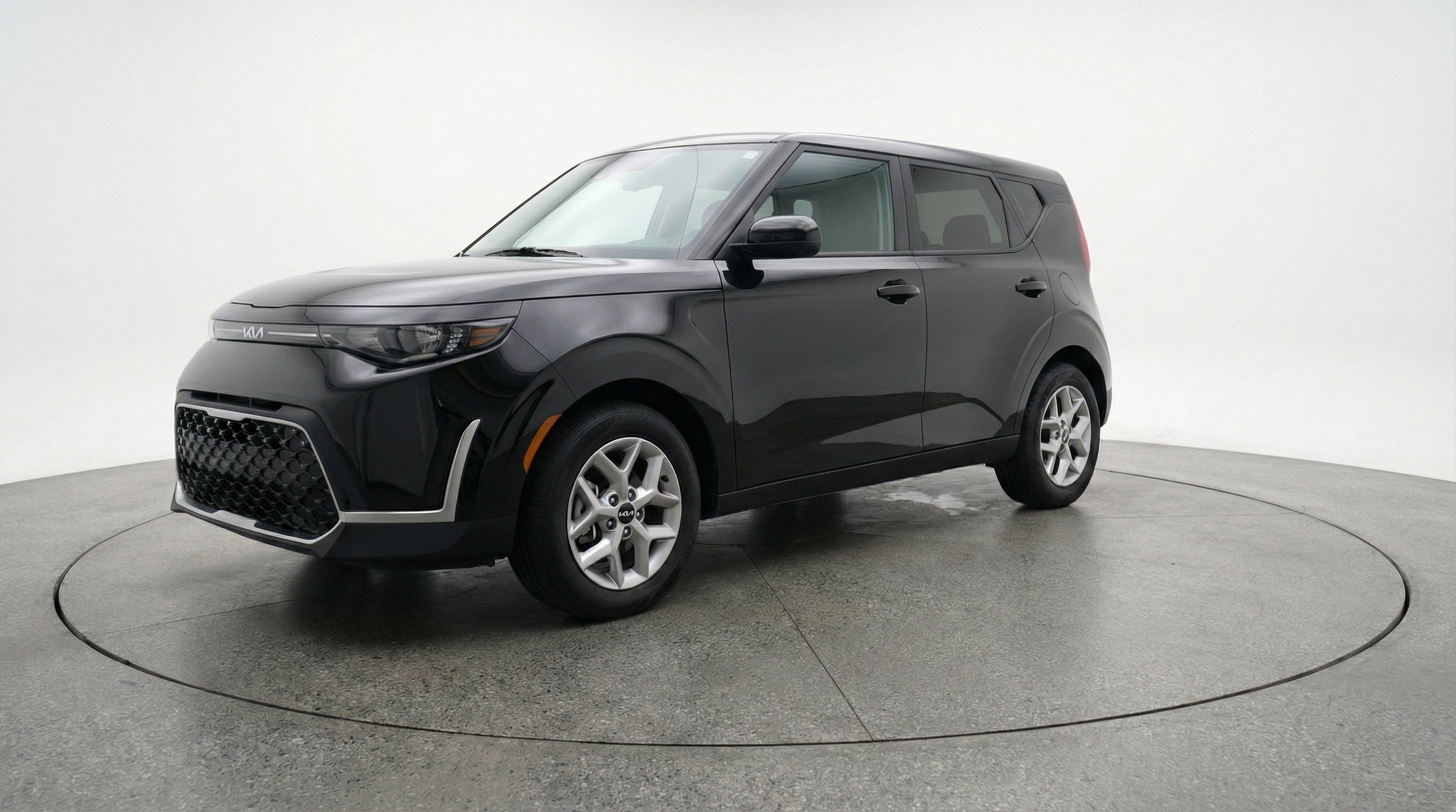 Used 2025 Kia Soul LX w/ LX Technology Package image 3