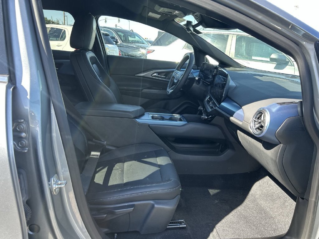 Used 2024 Chevrolet Equinox EV LT w/ LPO, Blackout Package FWD image 33
