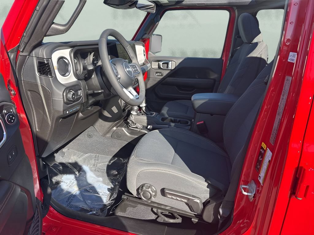 Used 2025 Jeep Wrangler Unlimited Sahara w/ Safety Group AWD/4WD image 9