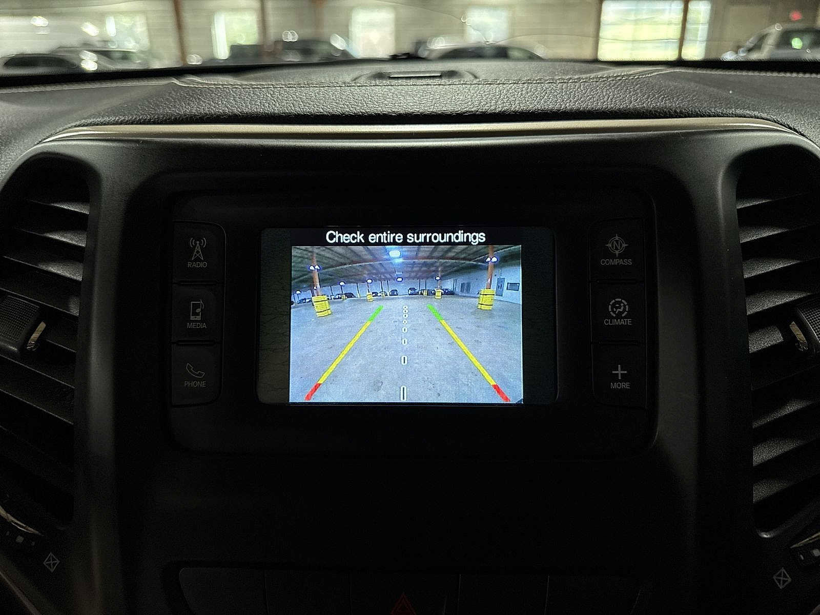 Used 2015 Jeep Cherokee Latitude image 23