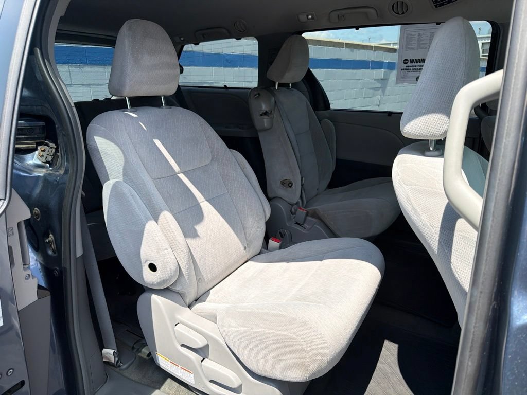 Used 2016 Toyota Sienna LE FWD image 22