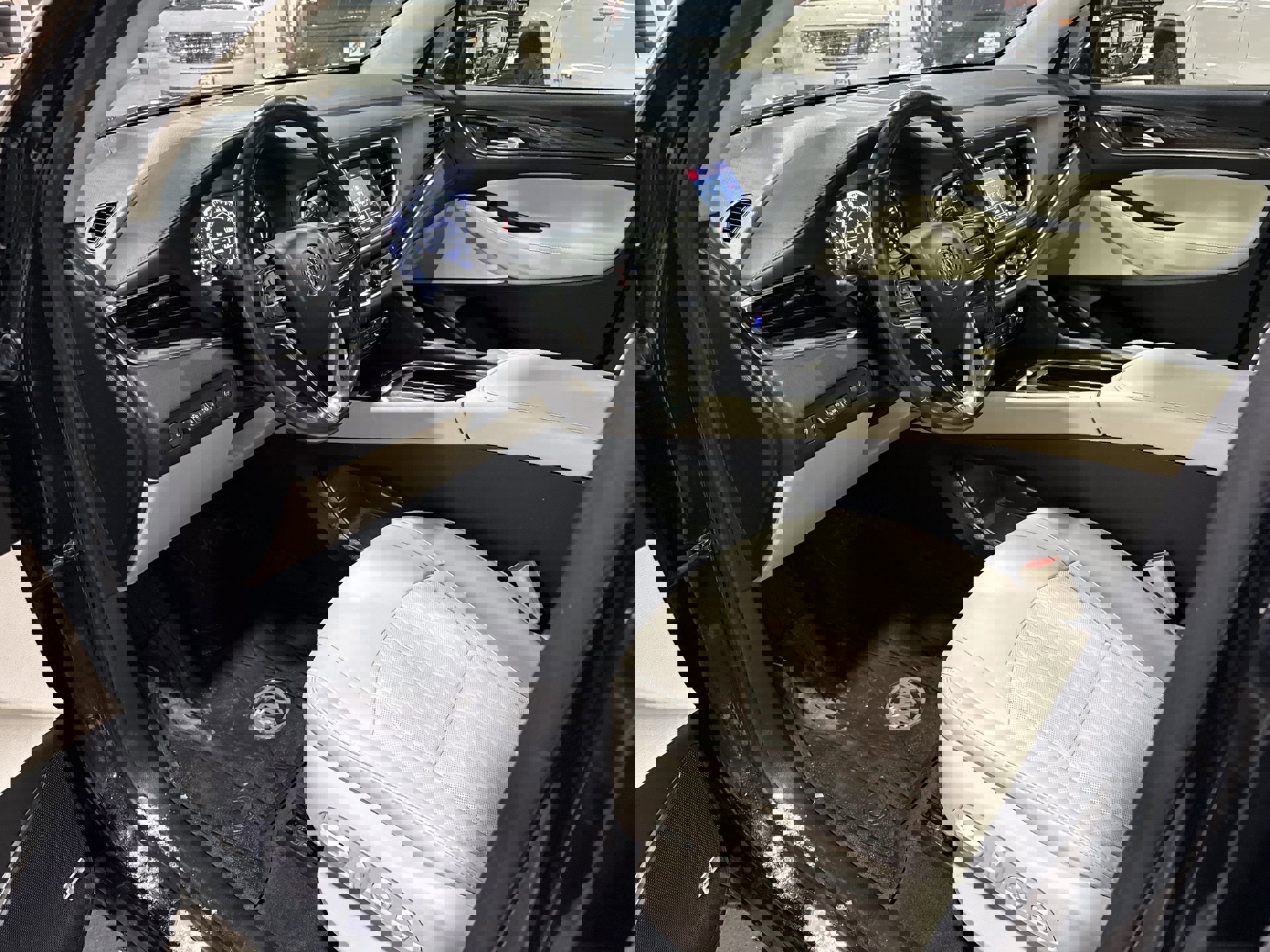 Used 2024 Buick Enclave Avenir w/ Avenir Technology Package image 11