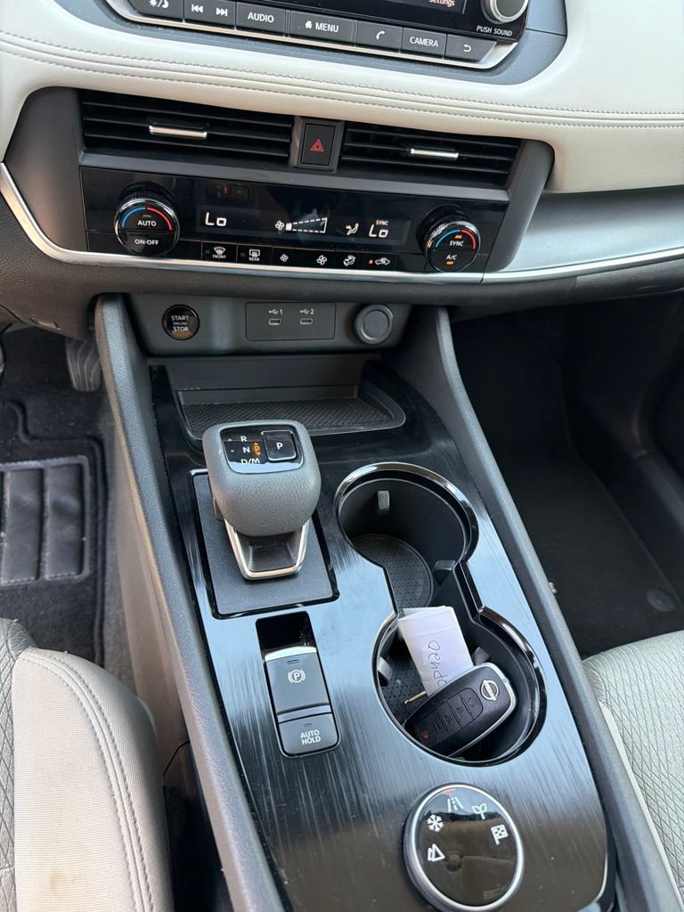 Used 2025 Nissan Rogue SV AWD/4WD image 16