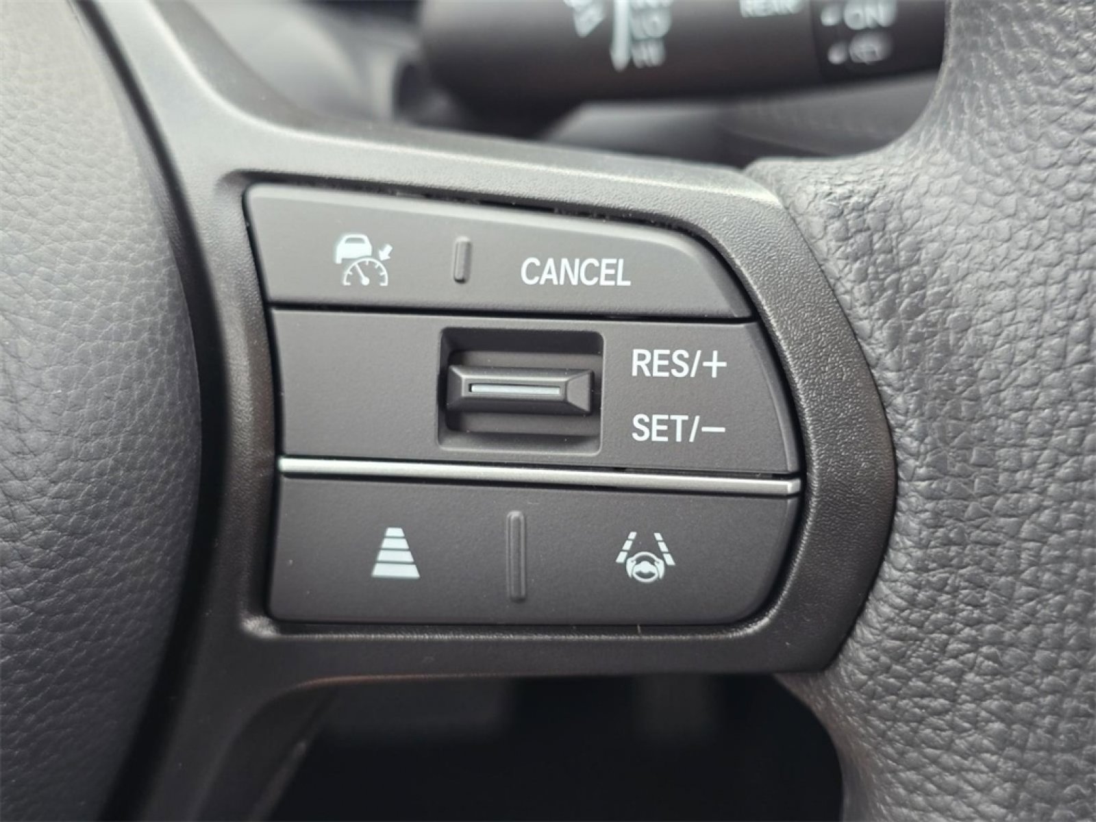 New 2026 Honda HR-V LX image 32