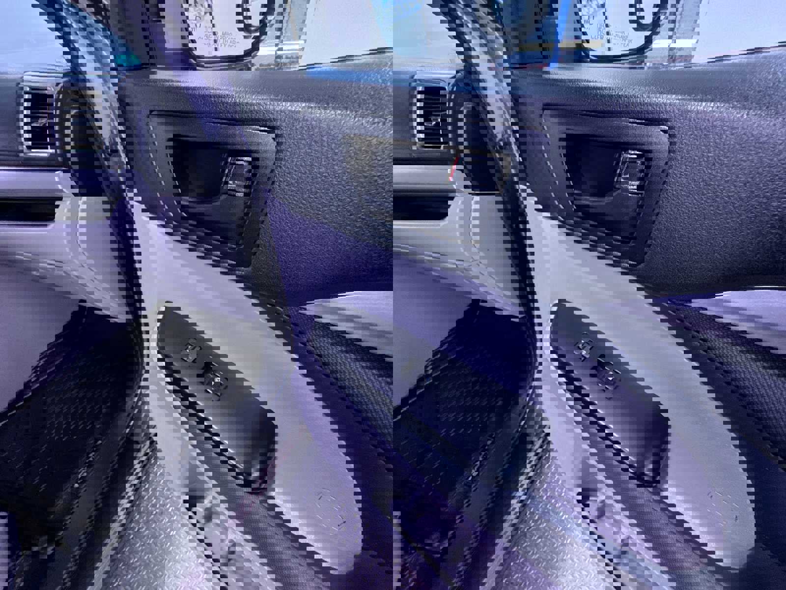 Used 2018 Toyota Highlander LE image 36