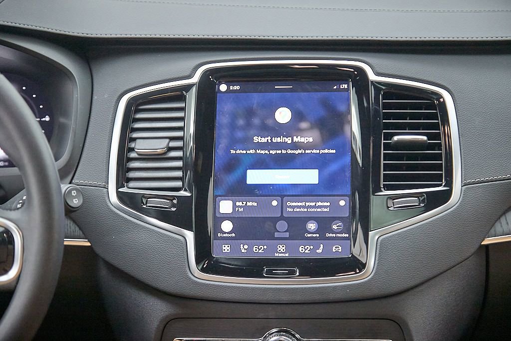 Certified 2024 Volvo XC90 T8 Ultimate w/ Protection Package image 29