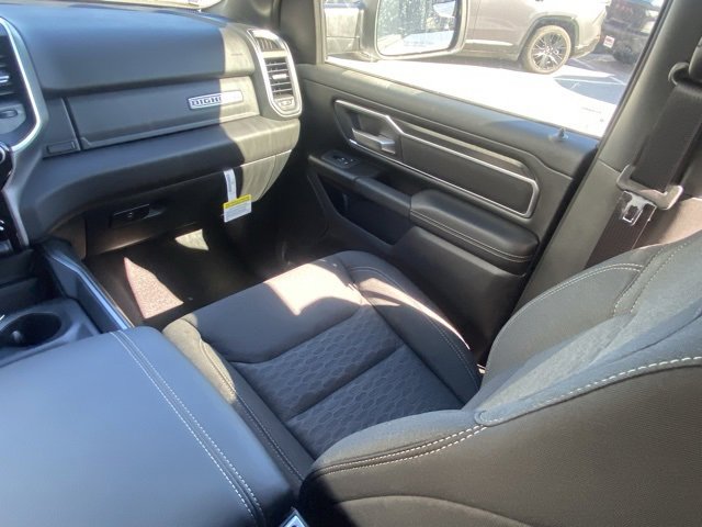 New 2026 RAM 1500 4x4 Crew Cab image 34