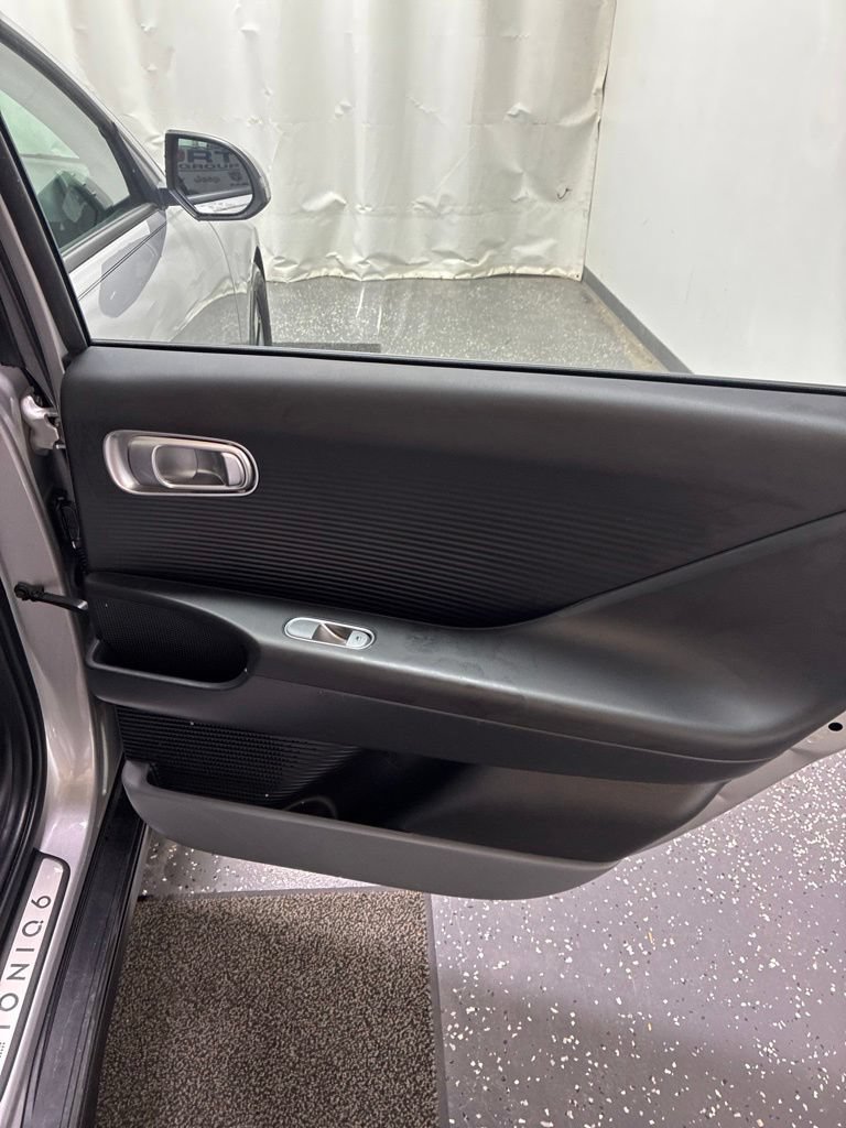 Used 2024 Hyundai Ioniq 6 SE RWD image 28