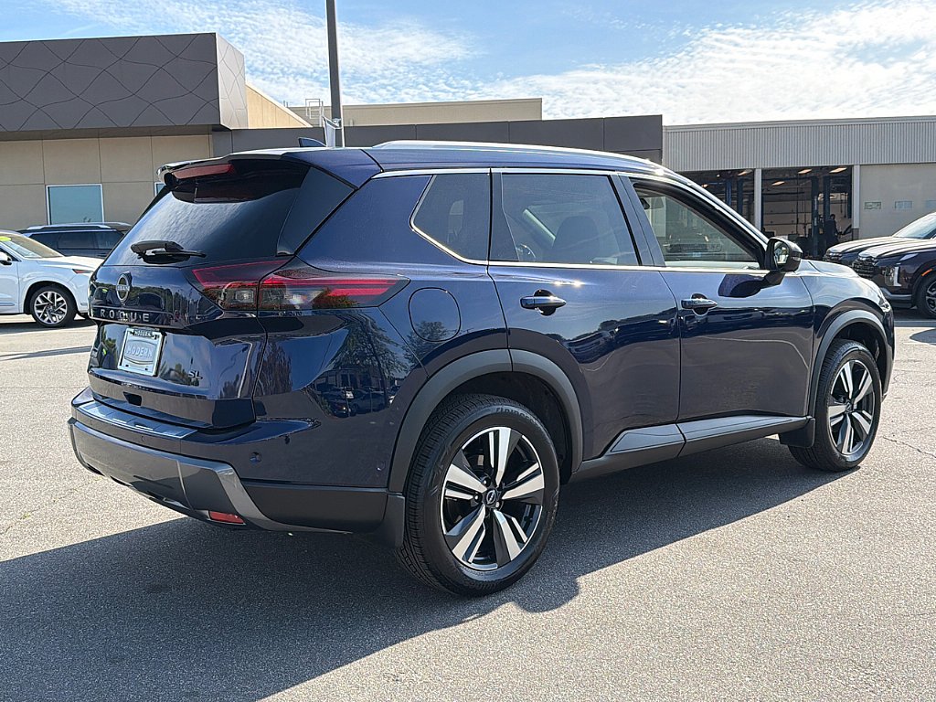 Used 2025 Nissan Rogue SL image 4