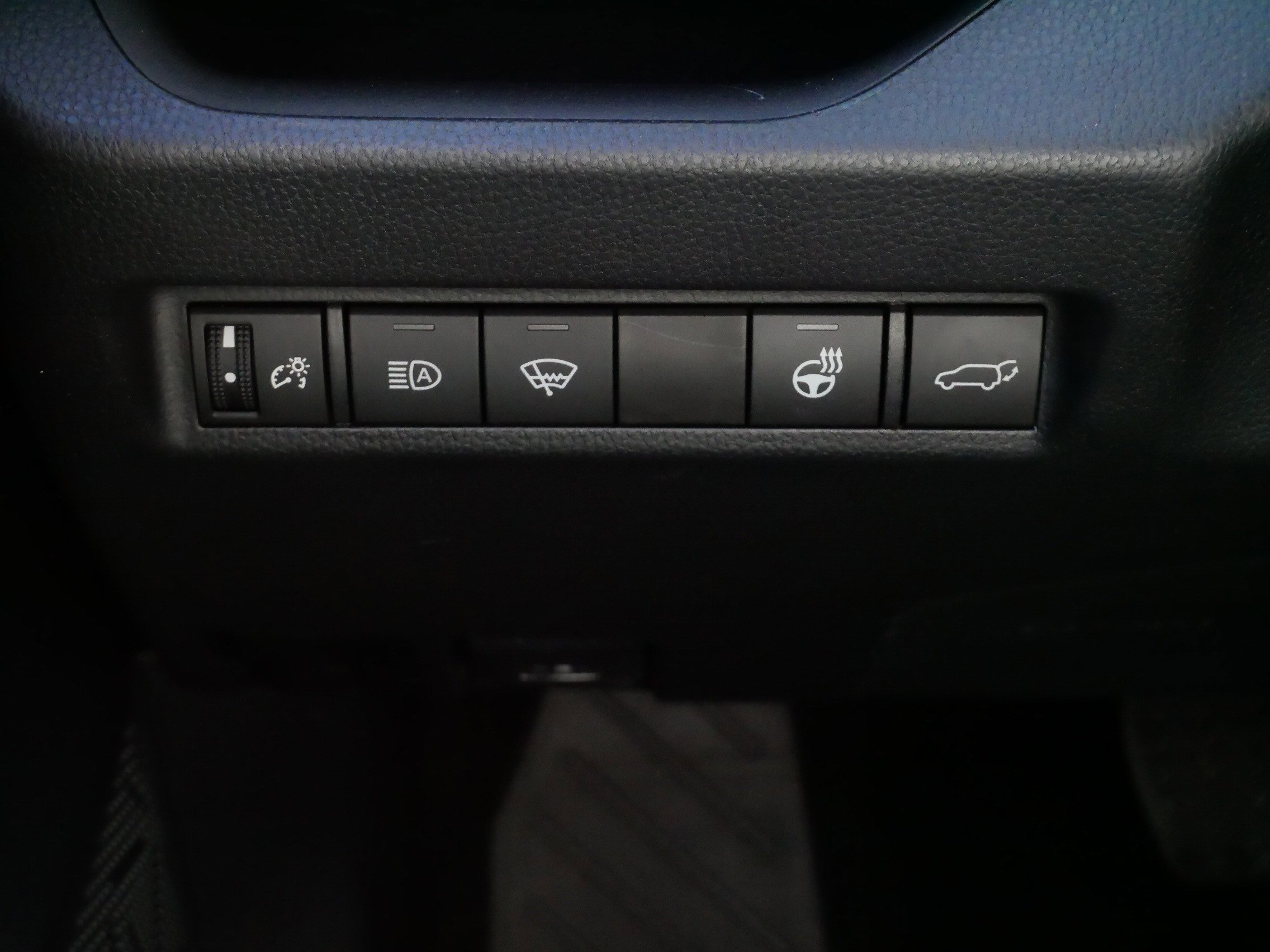 Used 2022 Toyota RAV4 XLE w/ Convenience Package AWD/4WD image 27