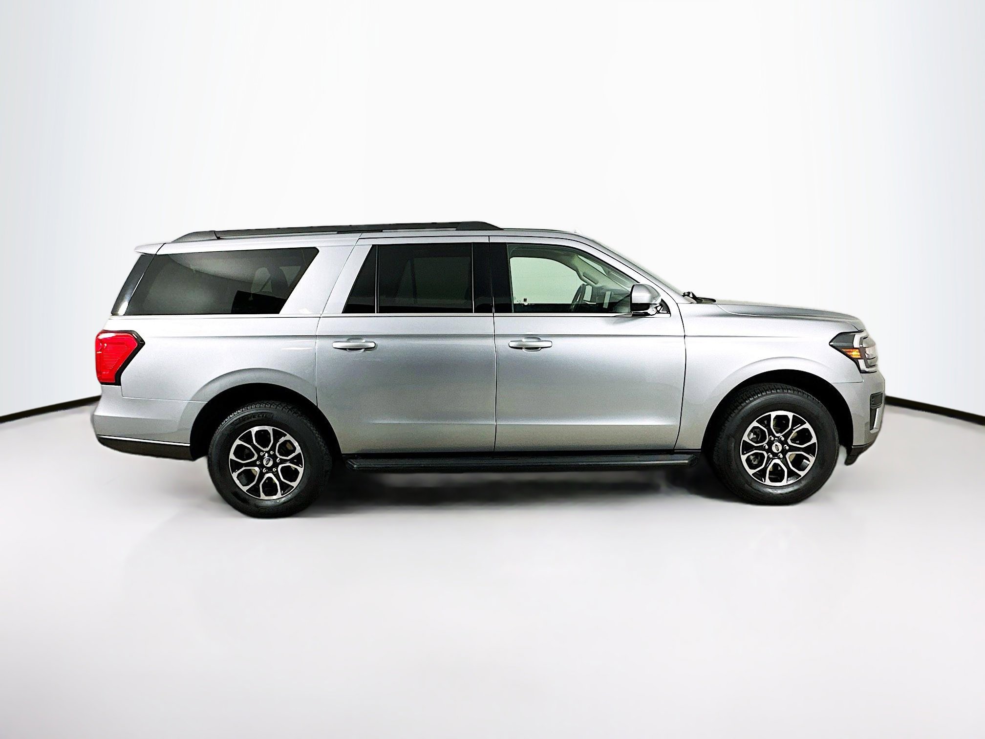 Used 2024 Ford Expedition Max XLT image 10