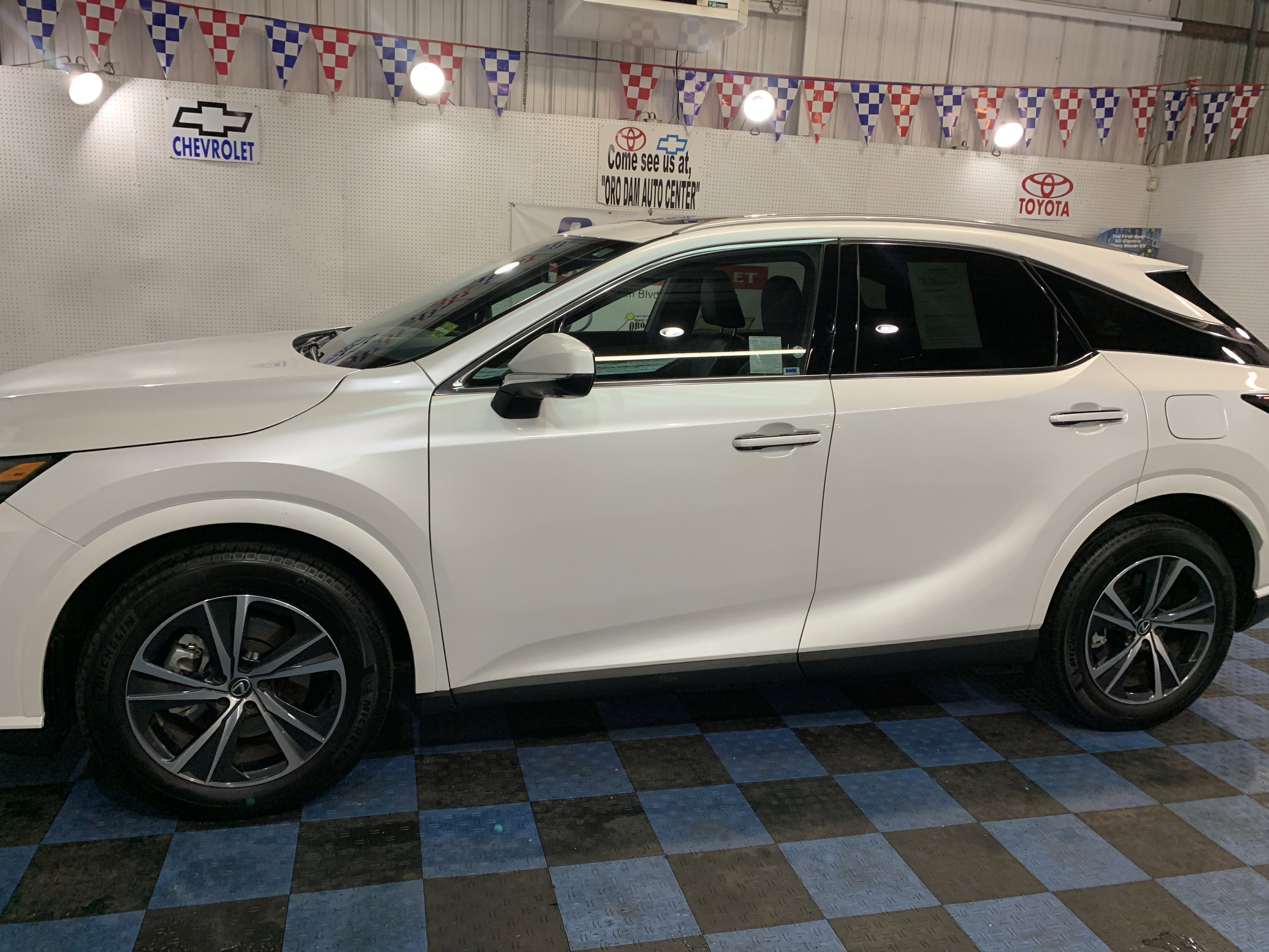 Used 2024 Lexus RX 350 Premium image 2