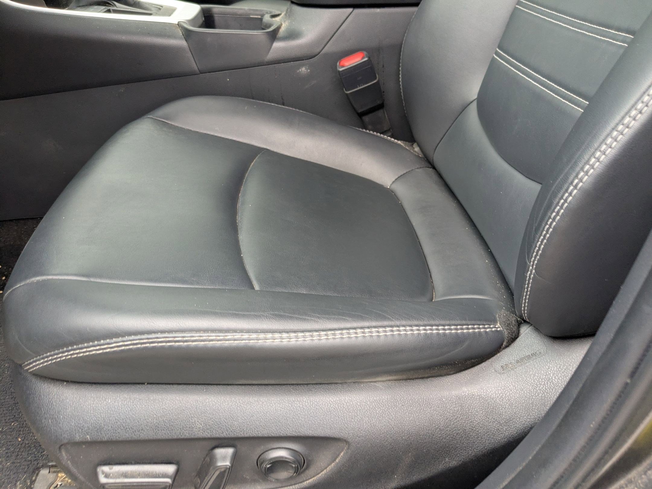 Used 2023 Toyota RAV4 XLE Premium FWD image 9
