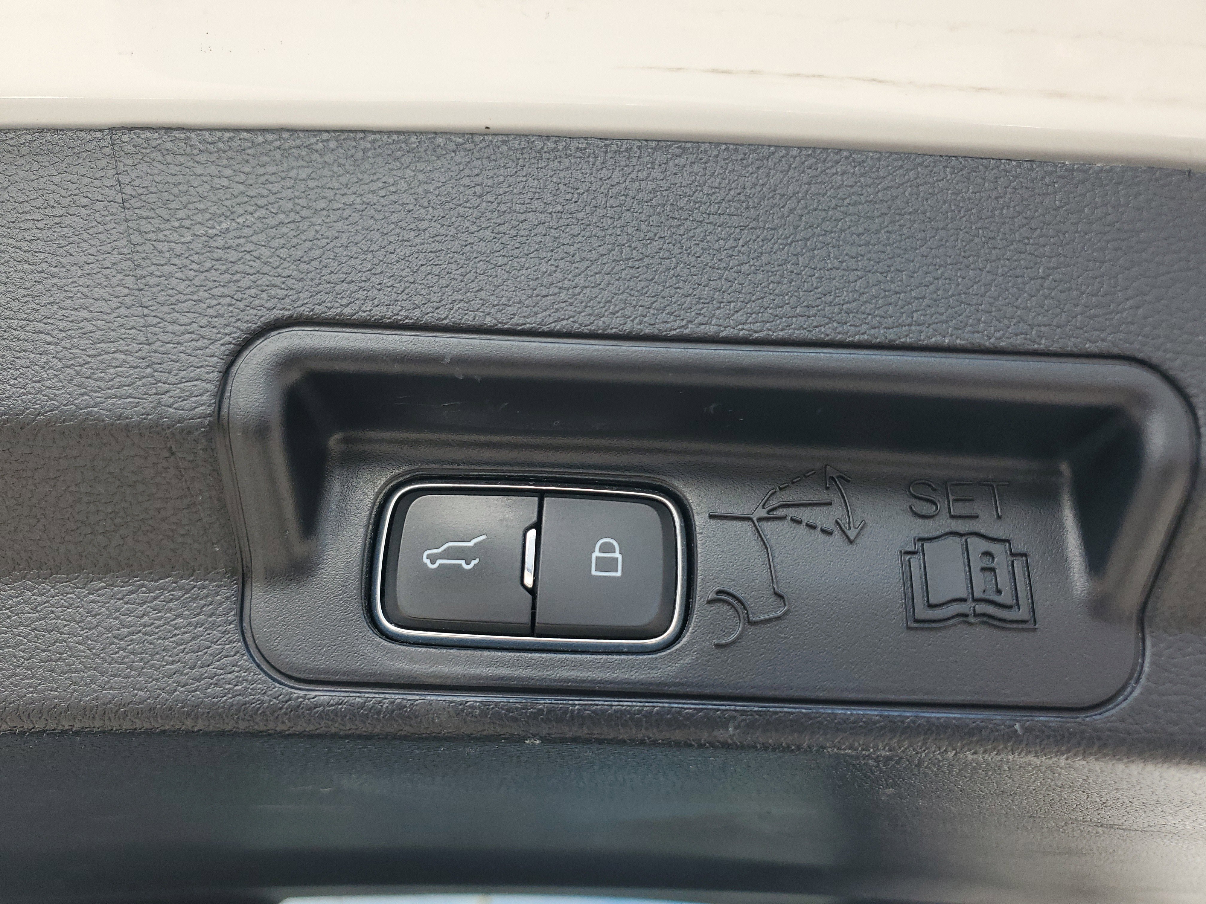 Used 2021 Ford Explorer XLT w/ Equipment Group 202A image 17