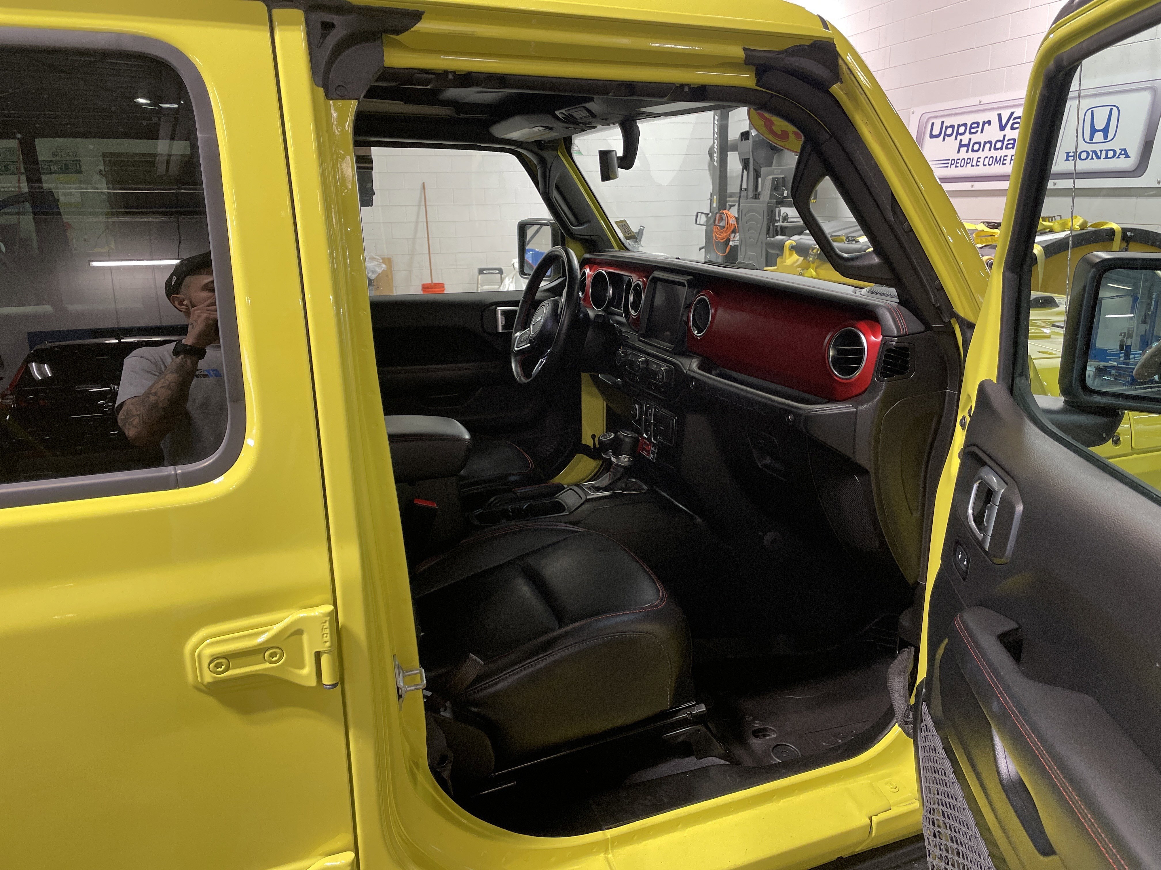 Certified 2023 Jeep Wrangler Unlimited Rubicon w/ Cold Weather Group AWD/4WD image 18