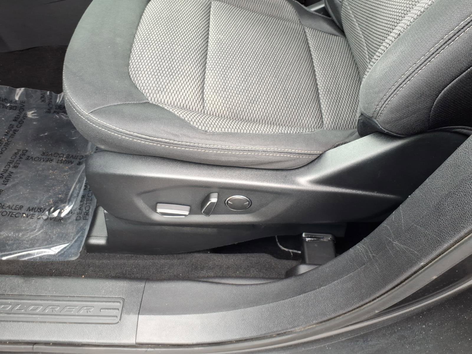 Used 2018 Ford Explorer XLT AWD/4WD image 18