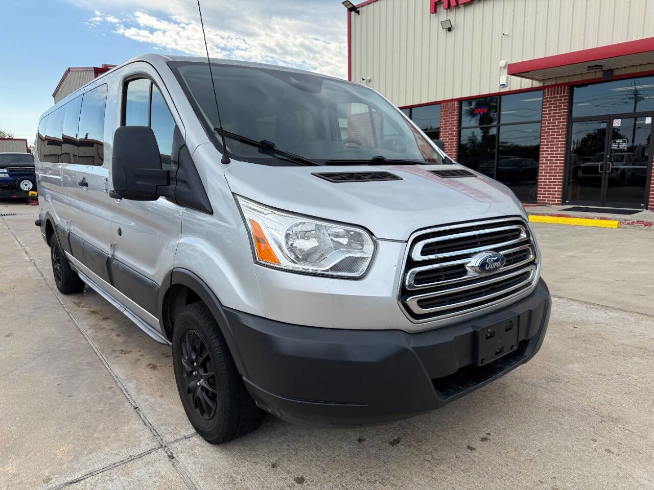 Used 2015 Ford Transit 350 XLT RWD image 1