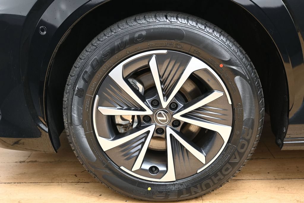 Used 2023 Lexus RZ 450e Premium w/ Technology Package AWD/4WD image 9