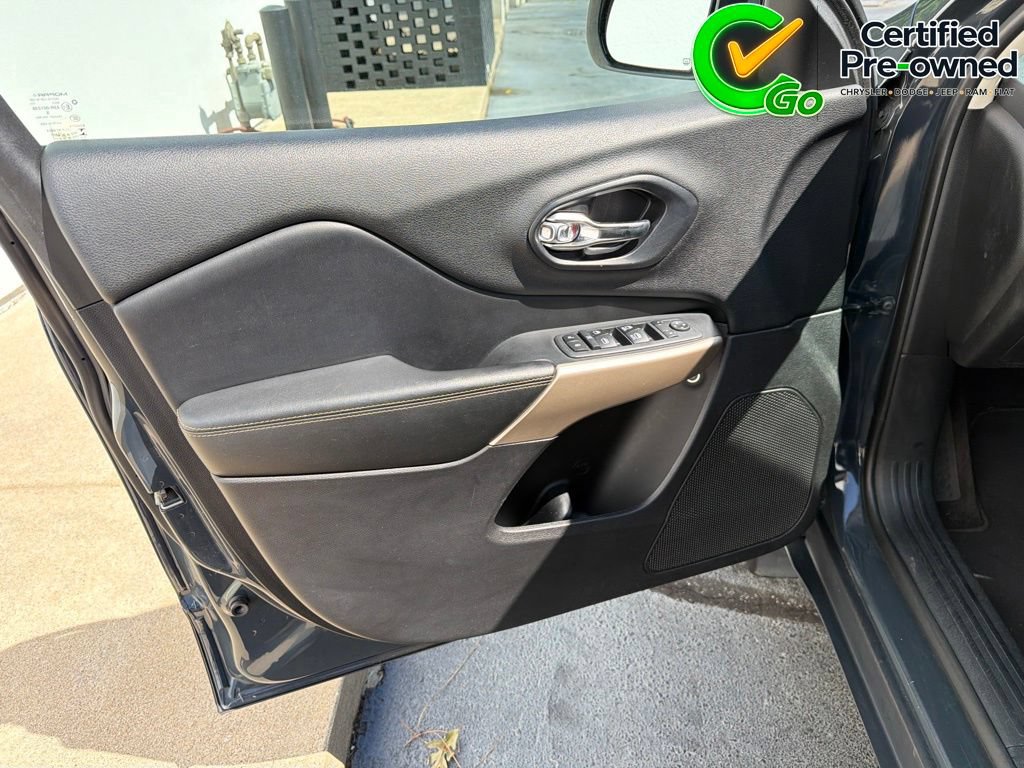 Certified 2018 Jeep Cherokee Limited FWD image 40