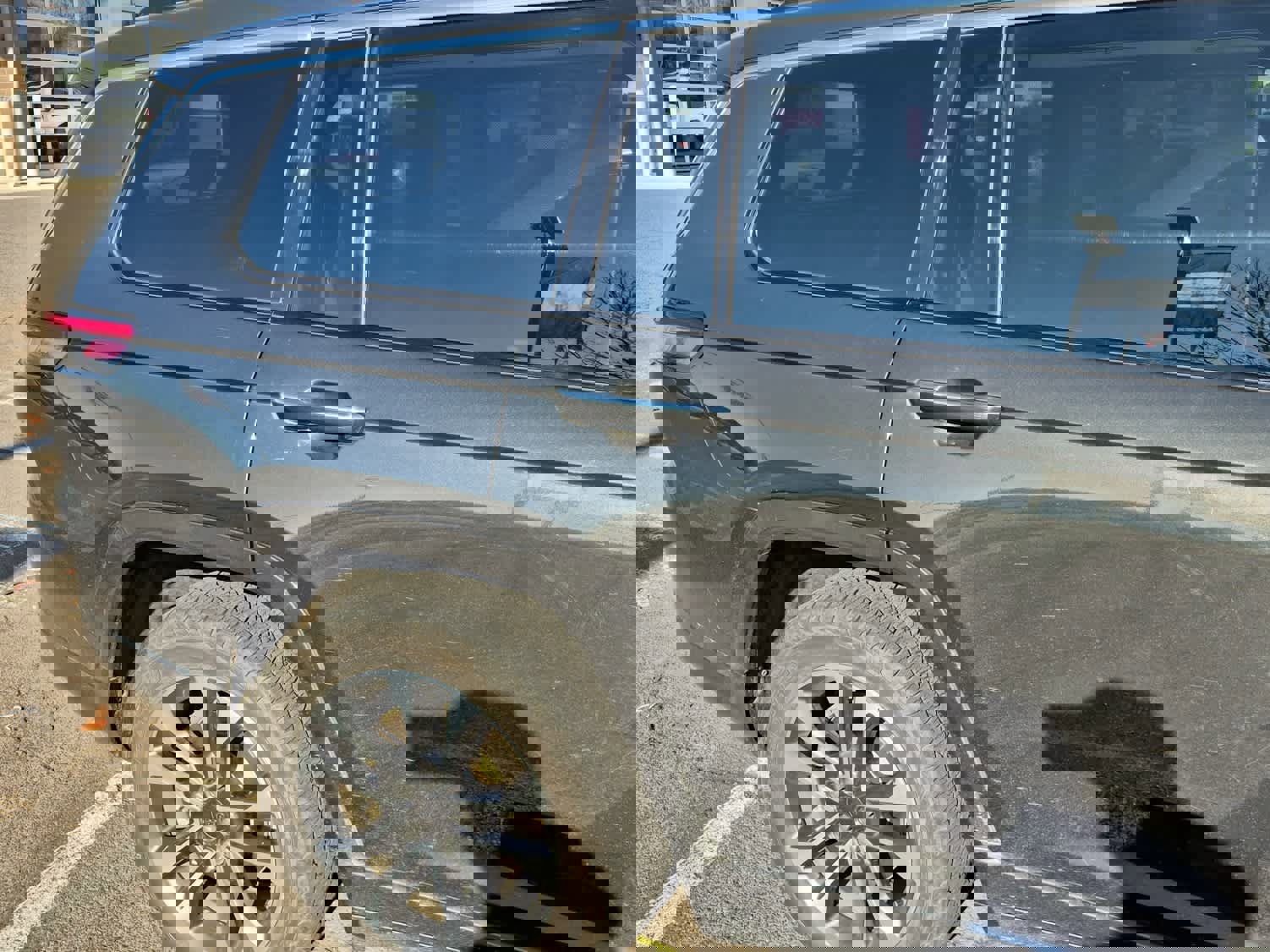 Used 2022 Jeep Grand Cherokee L Overland w/ Advanced Protech Group III image 3