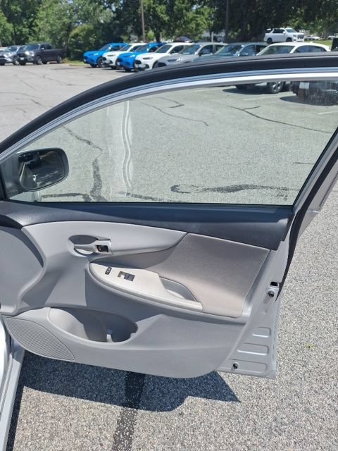 Used 2013 Toyota Corolla LE FWD image 19